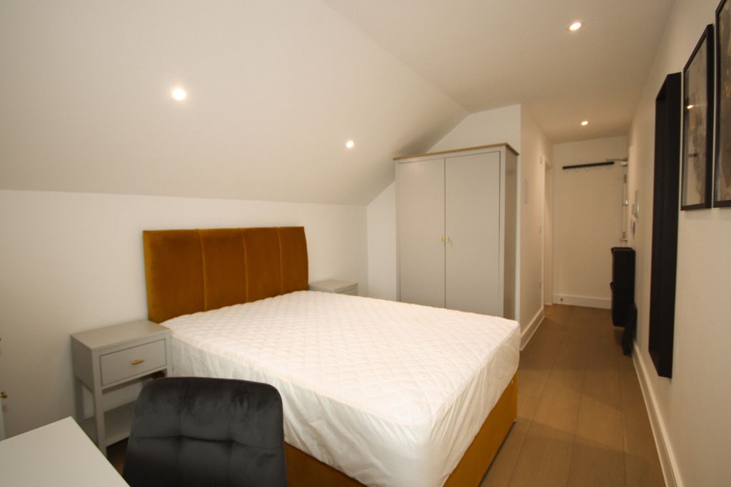 Property photo 2 of 4 Bedroom