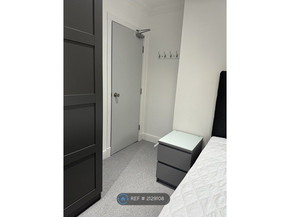Property photo 3 of 10 Bedroom 4