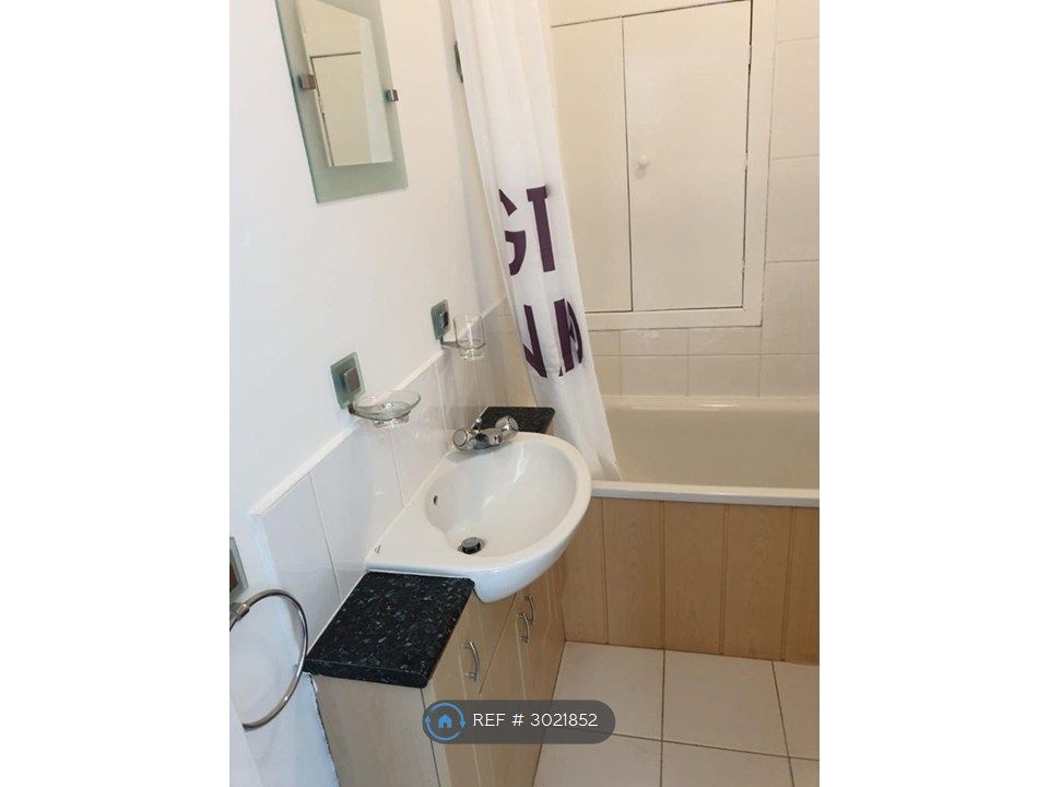 Property photo 1 of 5 Bathroom