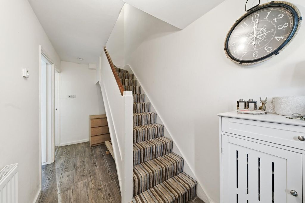 Property photo 2 of 16 Hallway