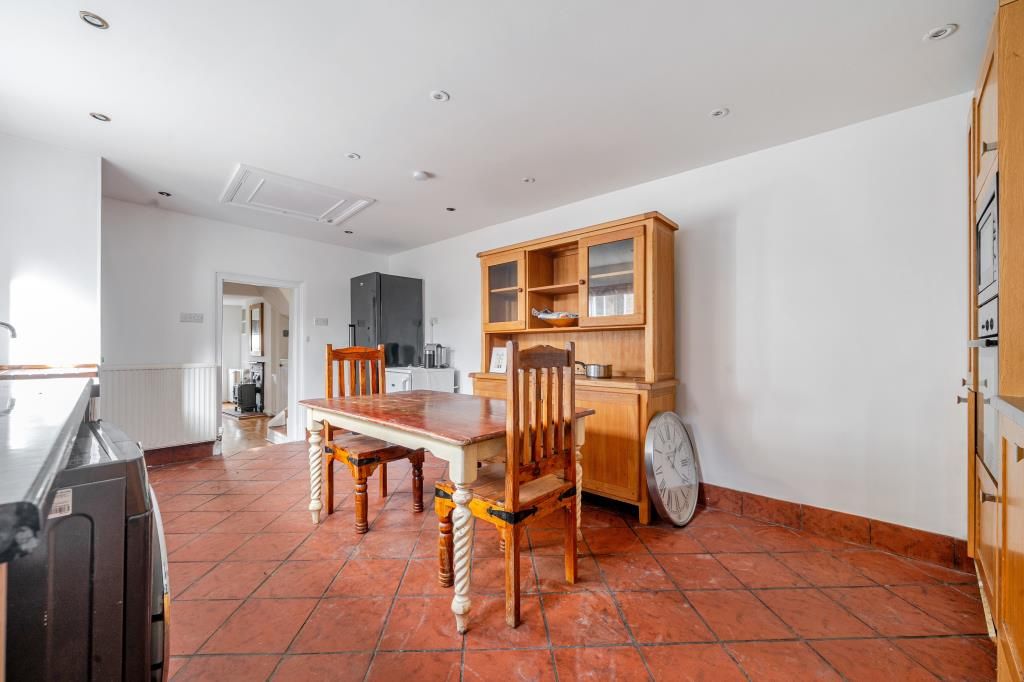 Property photo 3 of 20 Kitchen