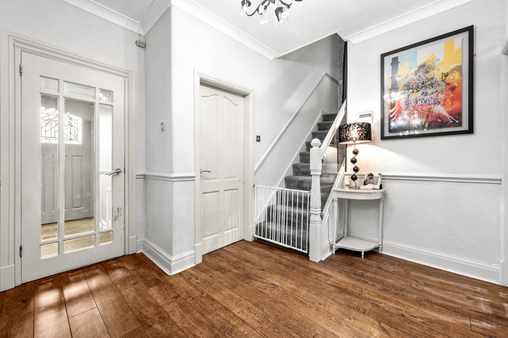 Property photo 3 of 34