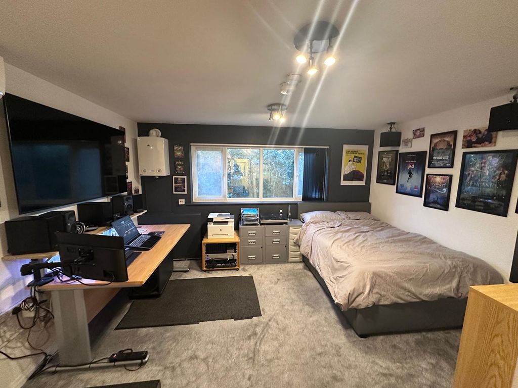 Property photo 2 of 10 8. Bedroom