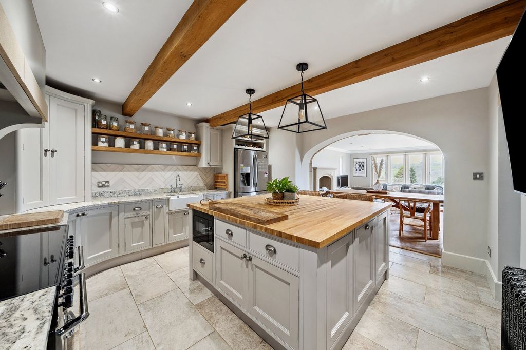 Property photo 2 of 31 Kitchen