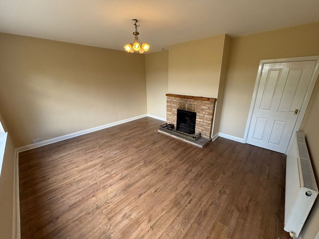 Property photo 3 of 17 Lounge 2