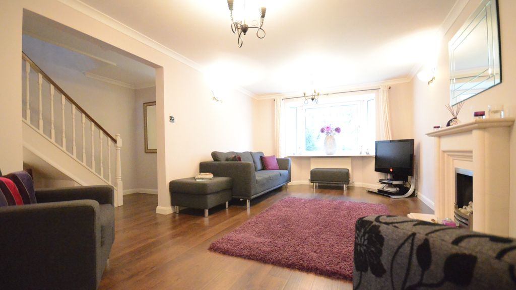 Property photo 3 of 11 Lounge