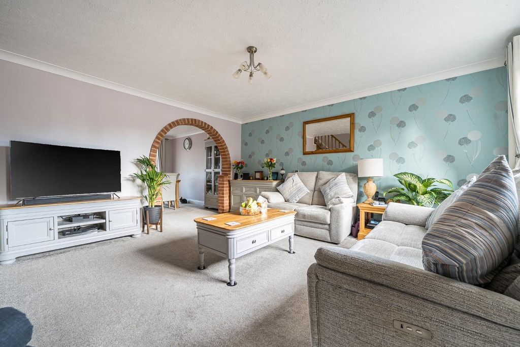 Property photo 3 of 20 1406429-12-698387F1593d6.Jpg