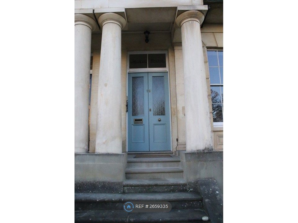 Property photo 2 of 27