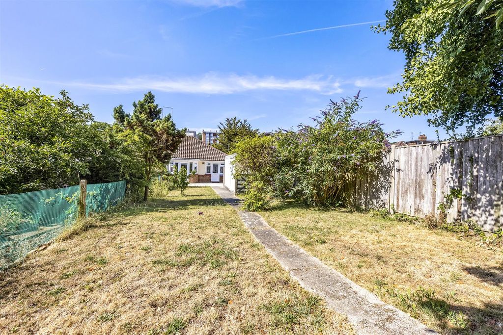 Property photo 3 of 15 Valley Road, 206-011.Jpg