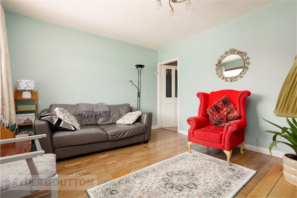 Property photo 3 of 20 Lounge