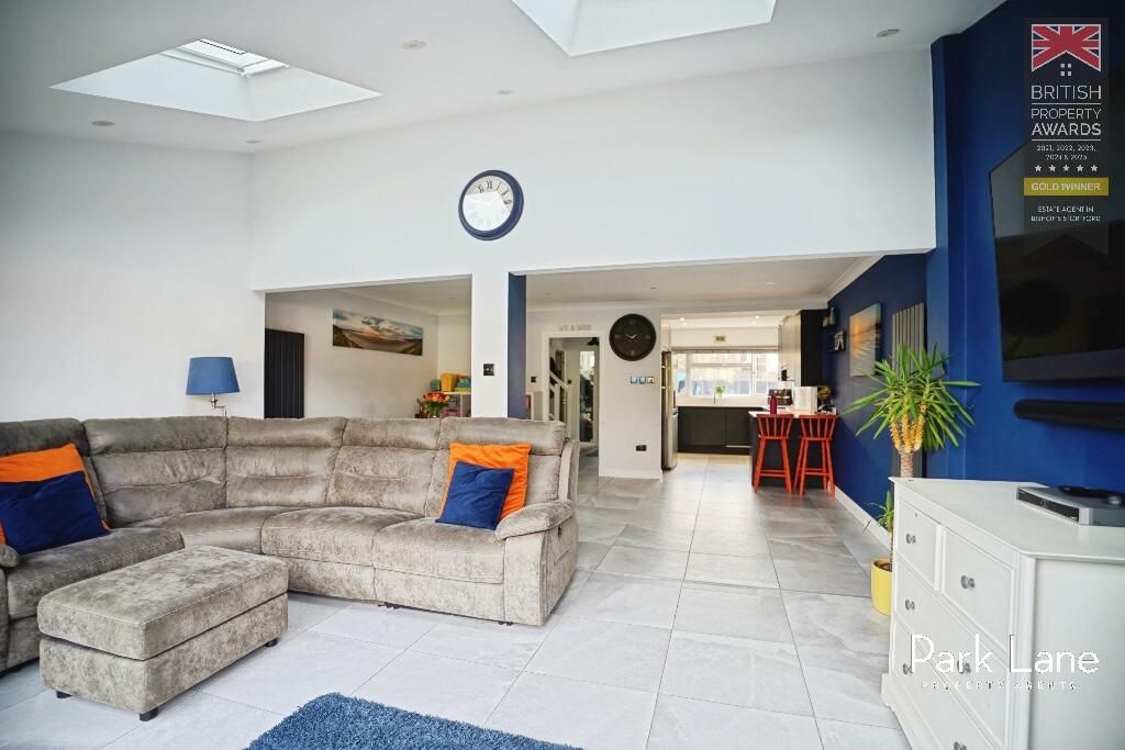 Property photo 2 of 27