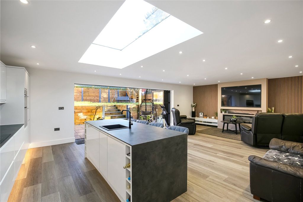 Property photo 2 of 16 Picture No. 10