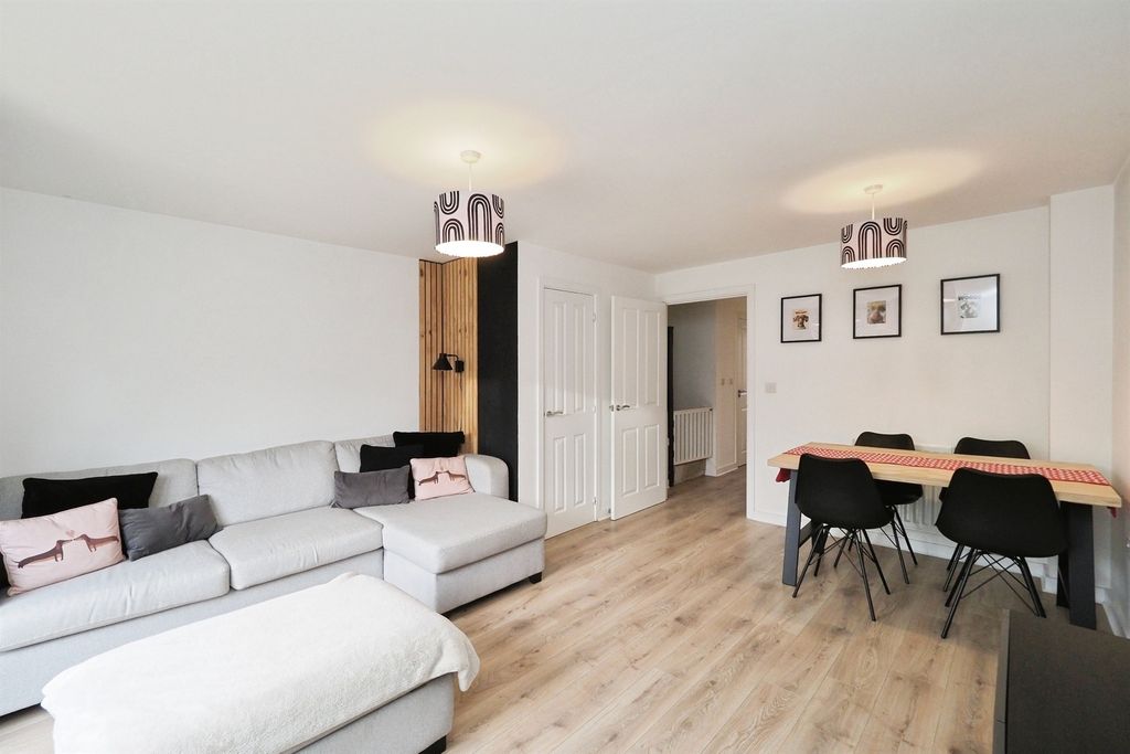 Property photo 3 of 20