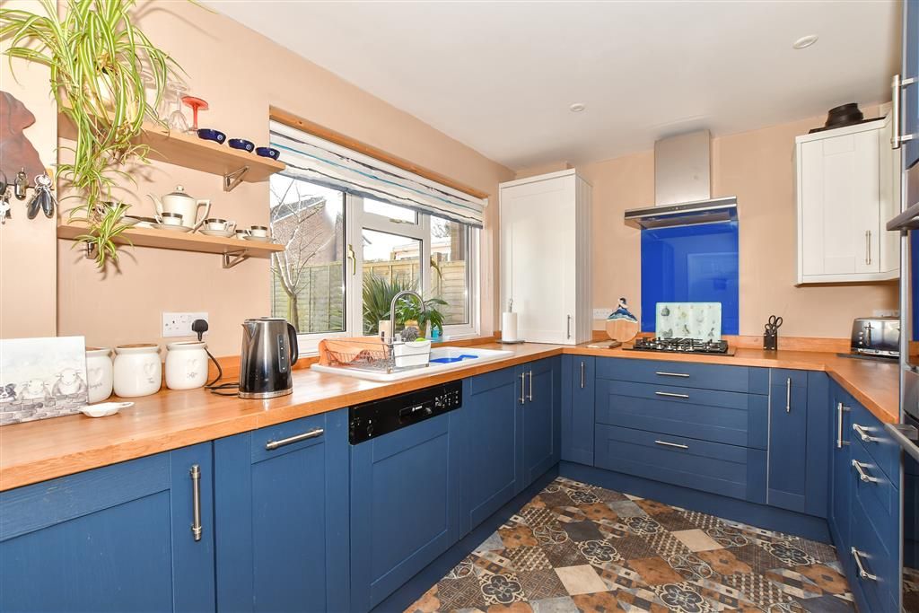Property photo 2 of 12 Kitchen