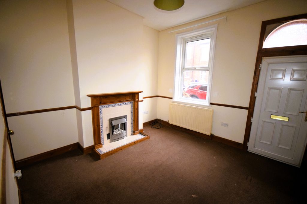 Property photo 3 of 7 Living Room