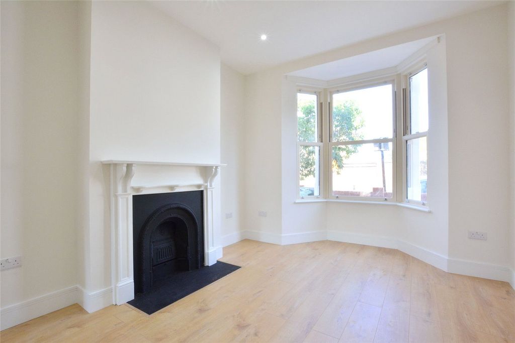 Property photo 3 of 17 Picture No. 11