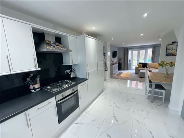 Property photo 3 of 21 Kitchen/Diner