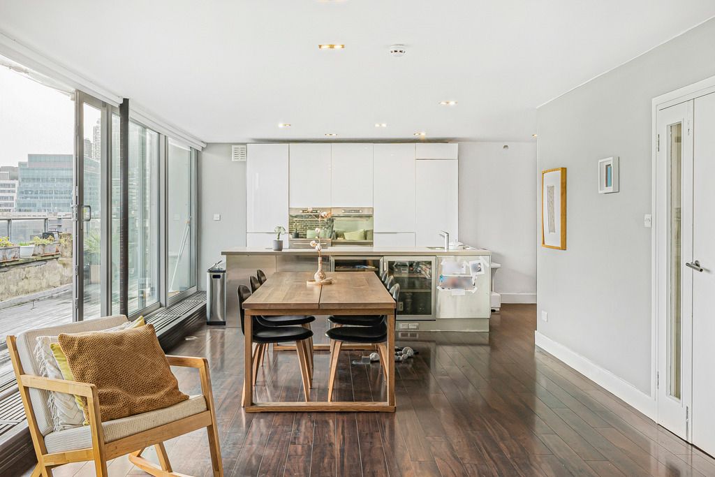Property photo 3 of 22 Reception/Kitchen