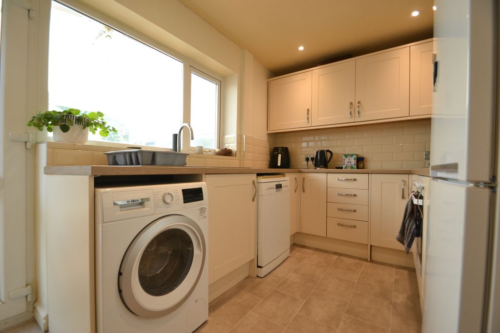 Property photo 3 of 14 Kitchen