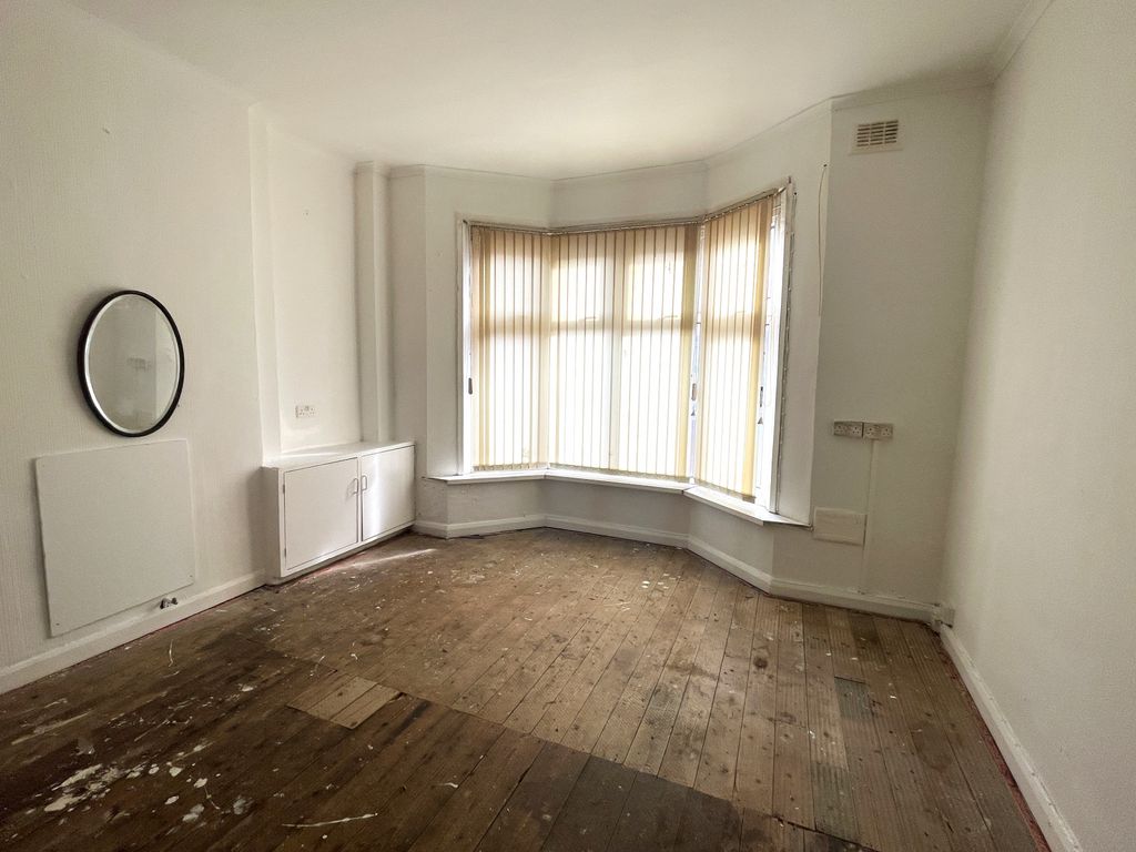 Property photo 3 of 7 Gallery