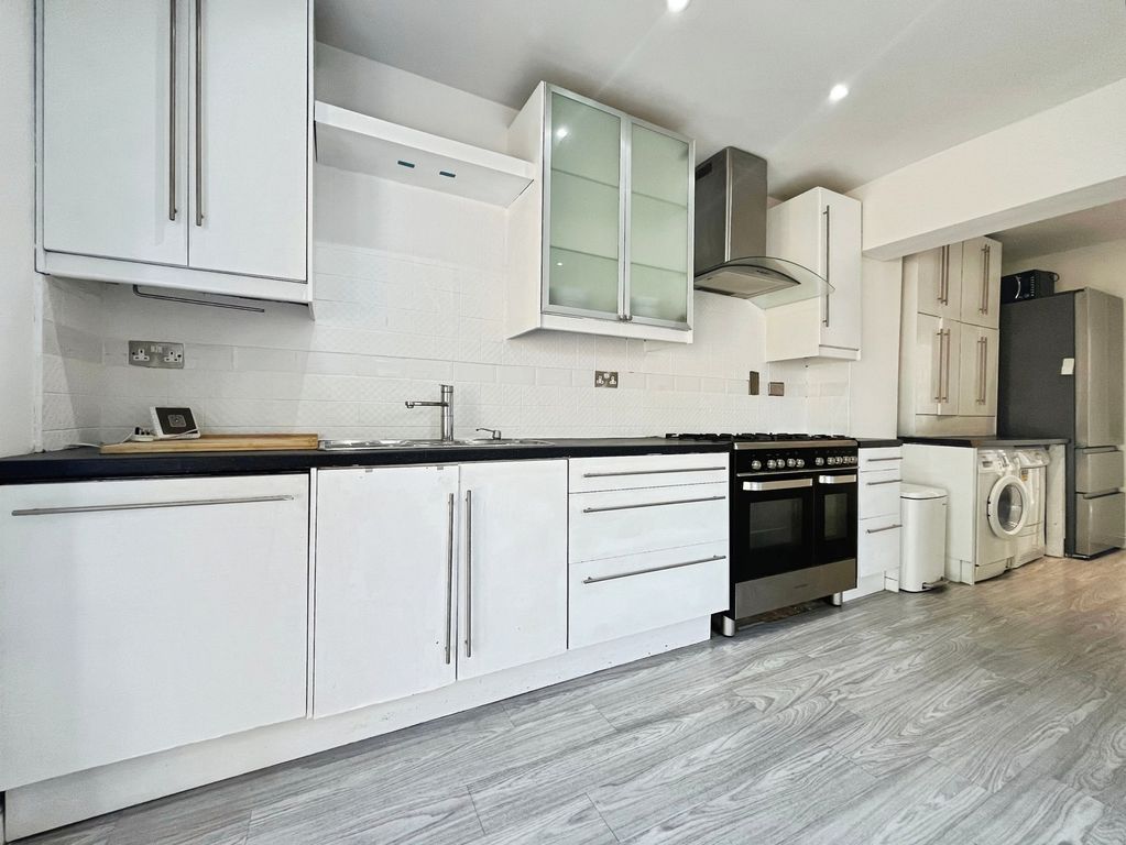 Property photo 2 of 15 Kitchen