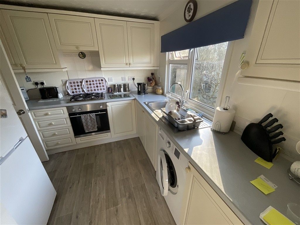 Property photo 3 of 9 Kitchen