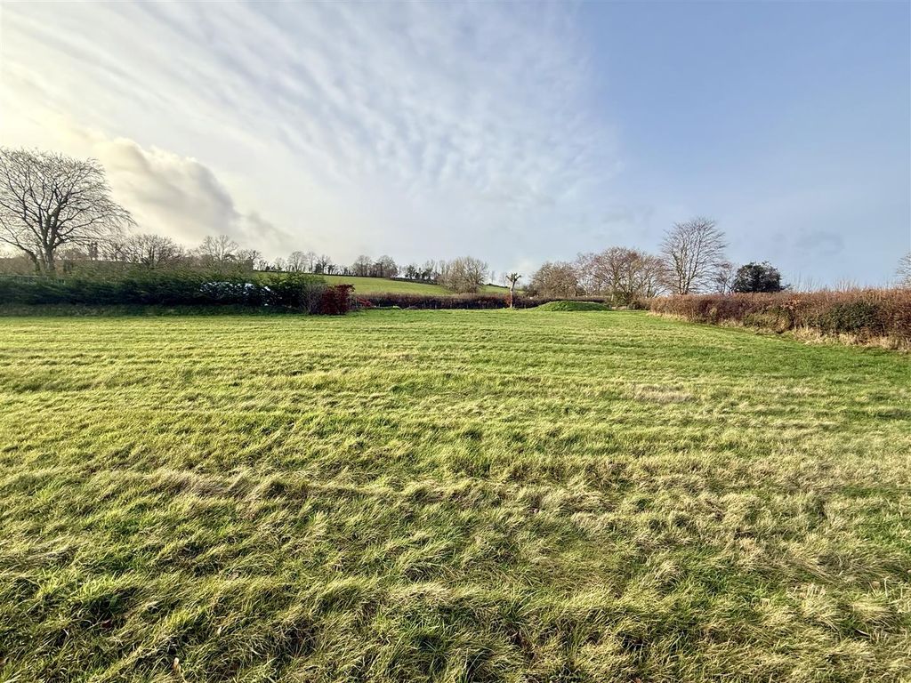 Property photo 2 of 45 Paddock Area