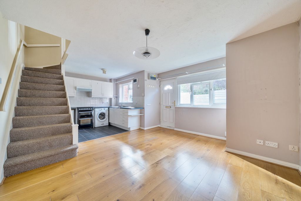 Property photo 3 of 11 1355791-12-68c7Db...