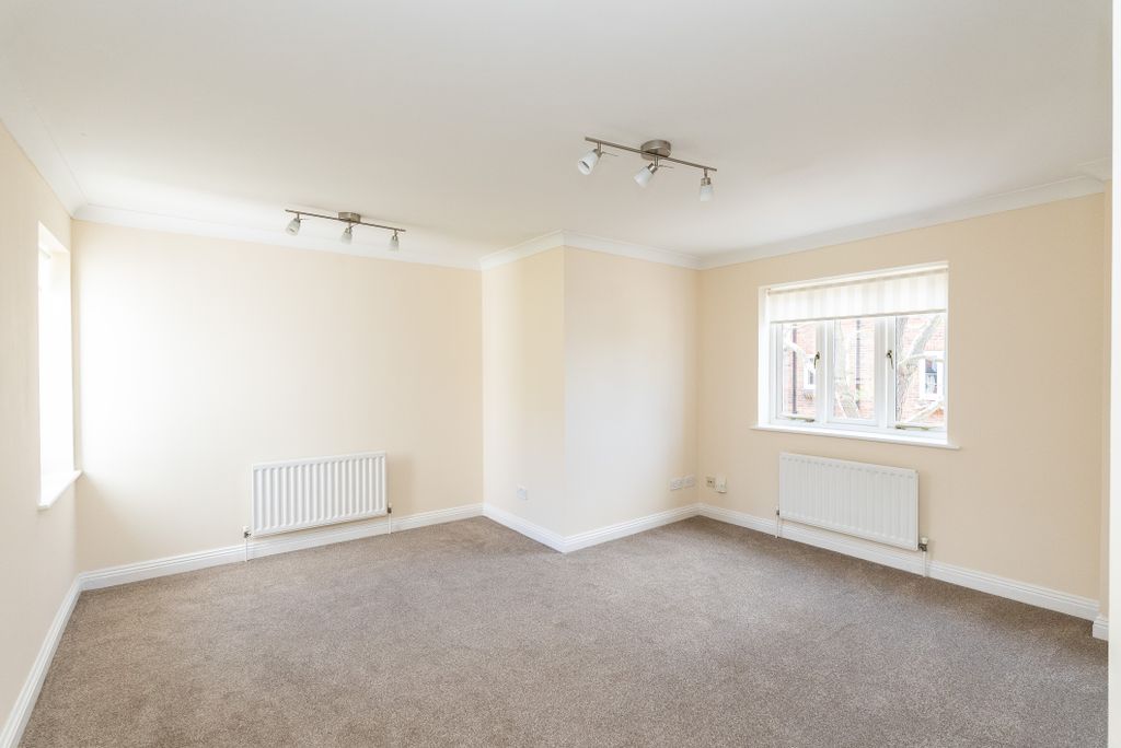 Property photo 3 of 8 Dsc05163