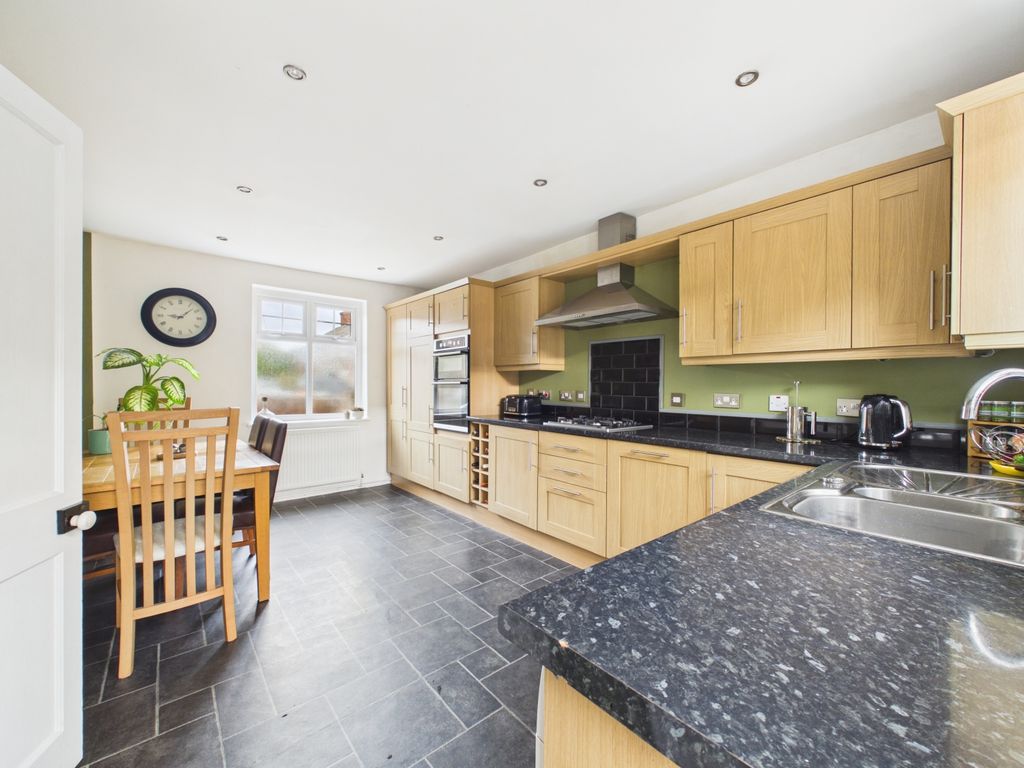 Property photo 3 of 10 Kitchen Diner