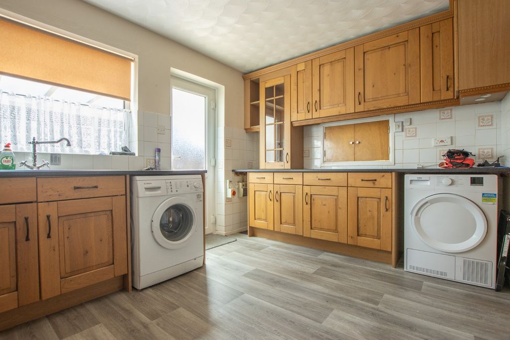 Property photo 3 of 16 4935084
