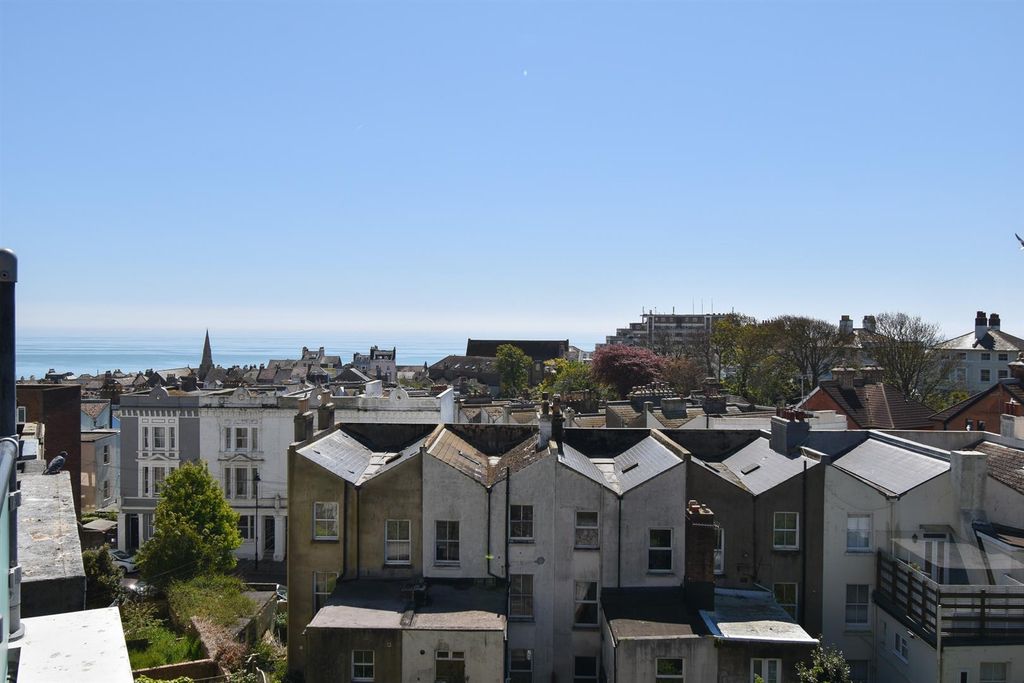 Property photo 3 of 20 Views