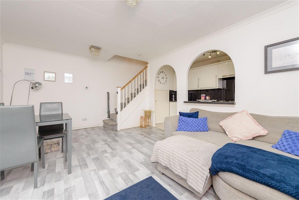 Property photo 3 of 9 Lounge