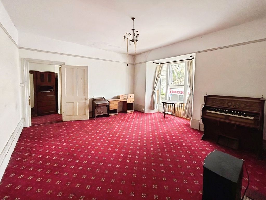 Property photo 2 of 16 Lounge