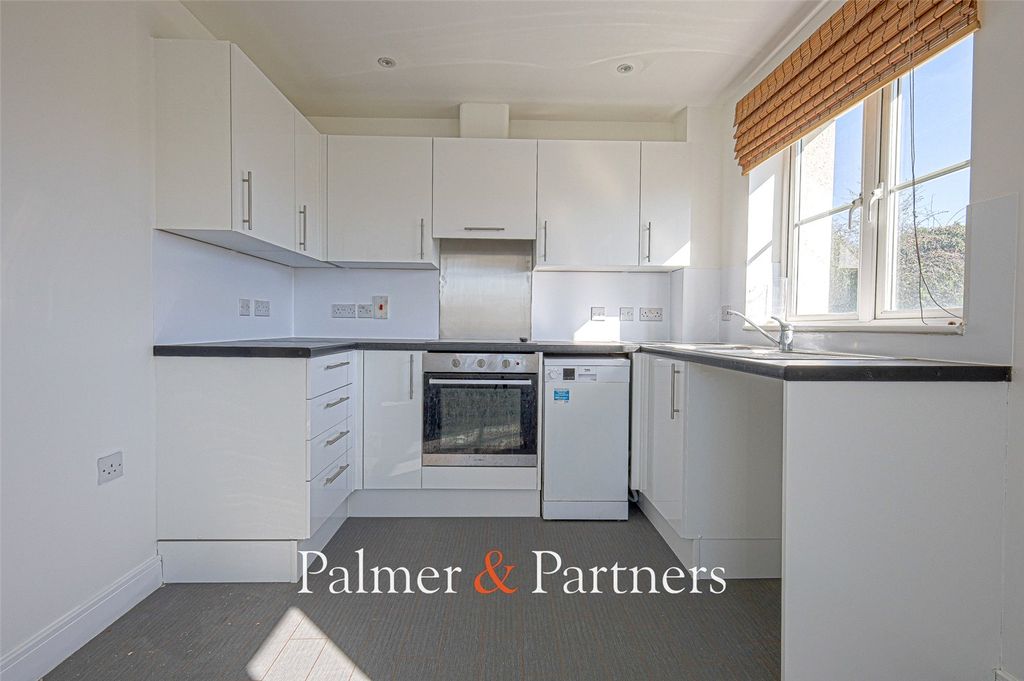 Property photo 3 of 8 Kitchen