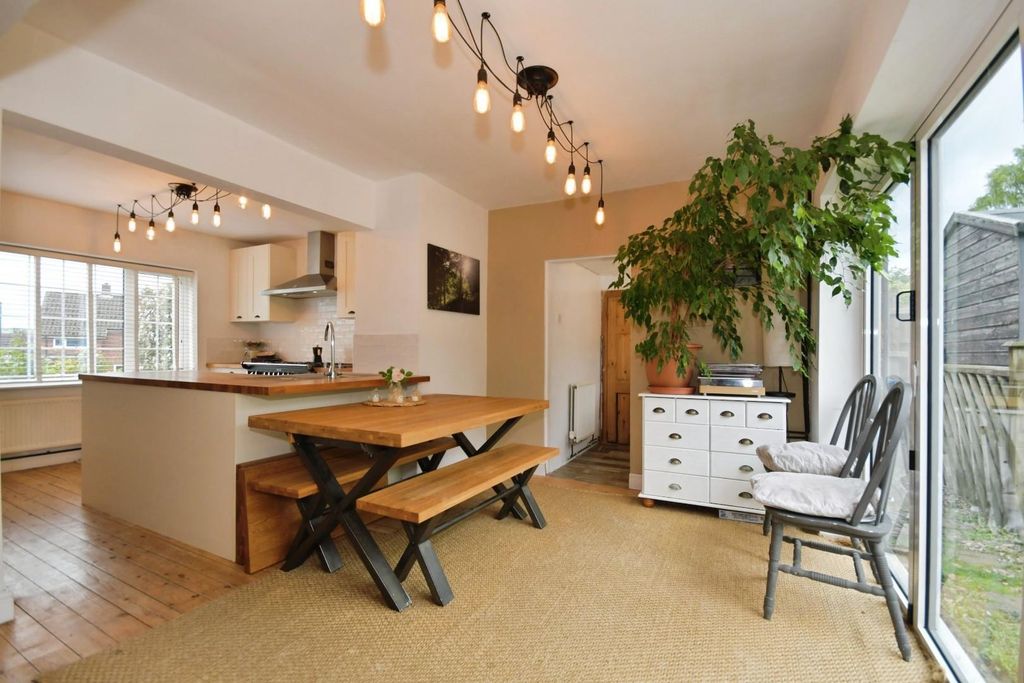 Property photo 2 of 25 Kitchen Diner 02.Jpg