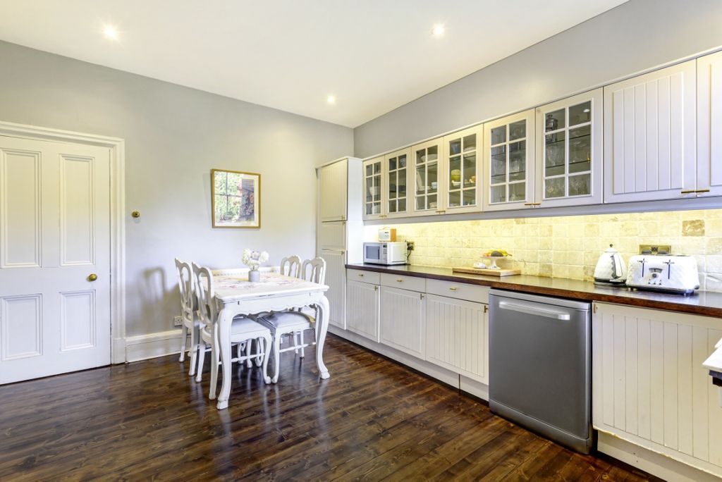 Property photo 3 of 13 906369 (4)