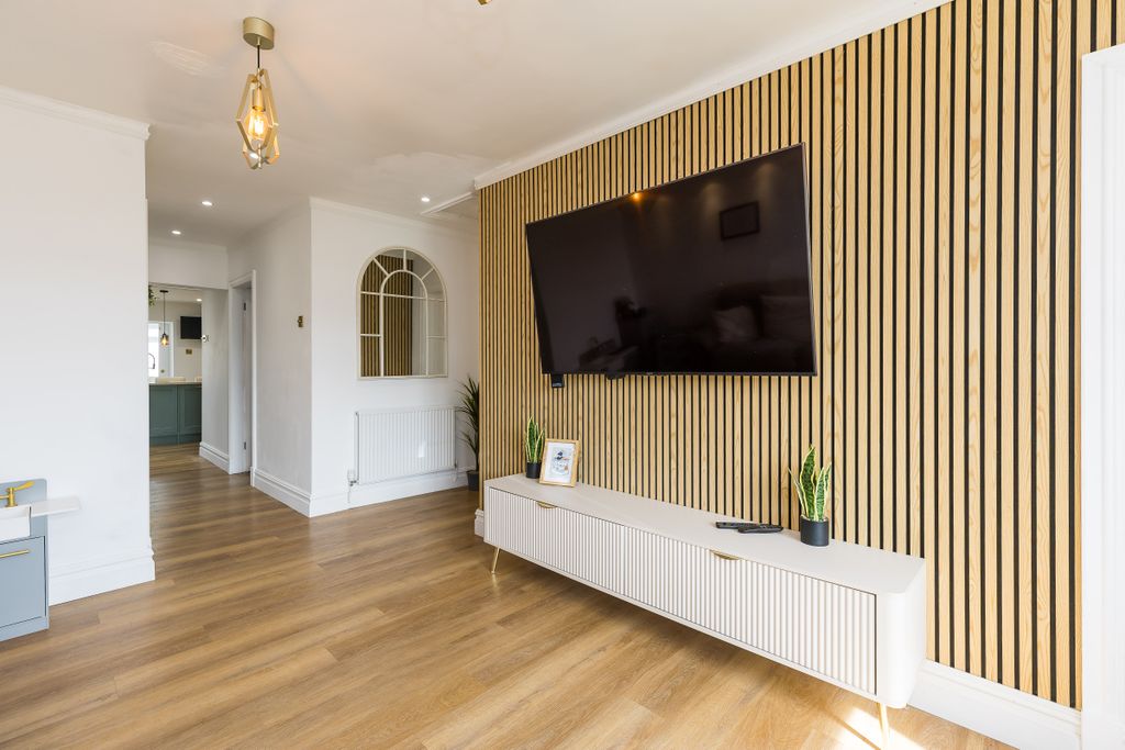 Property photo 2 of 20 5