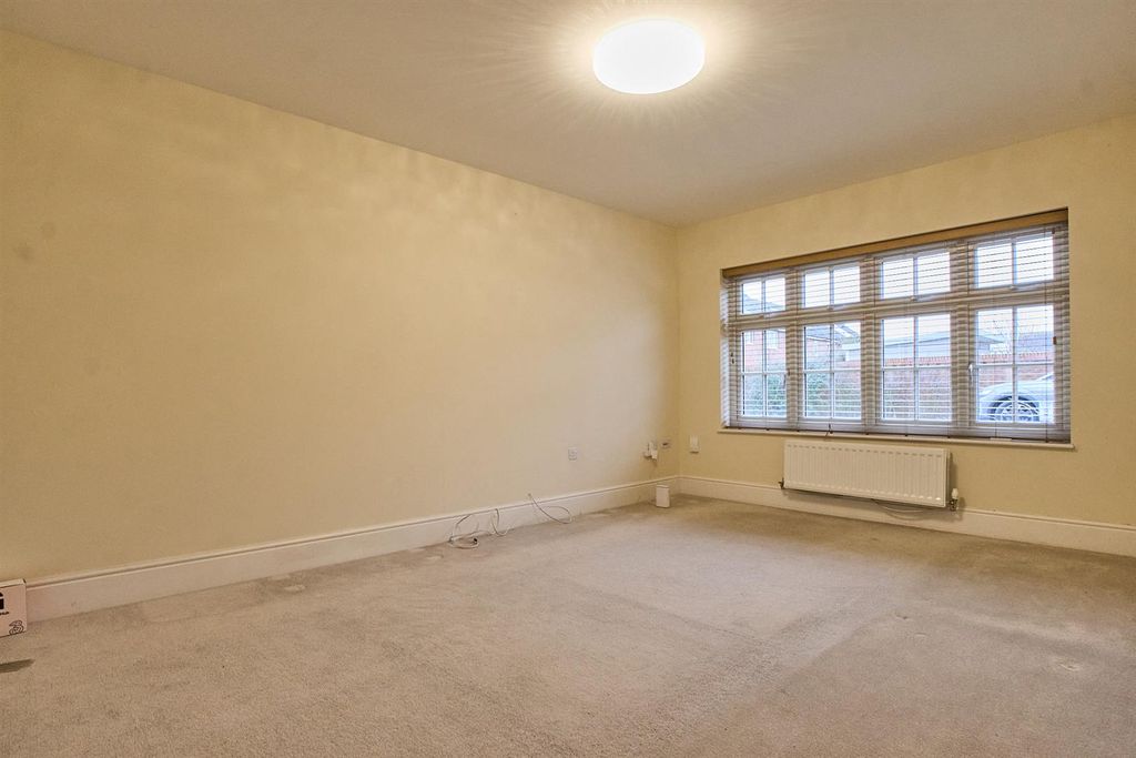 Property photo 3 of 12 Porter Close Hk.Jpg