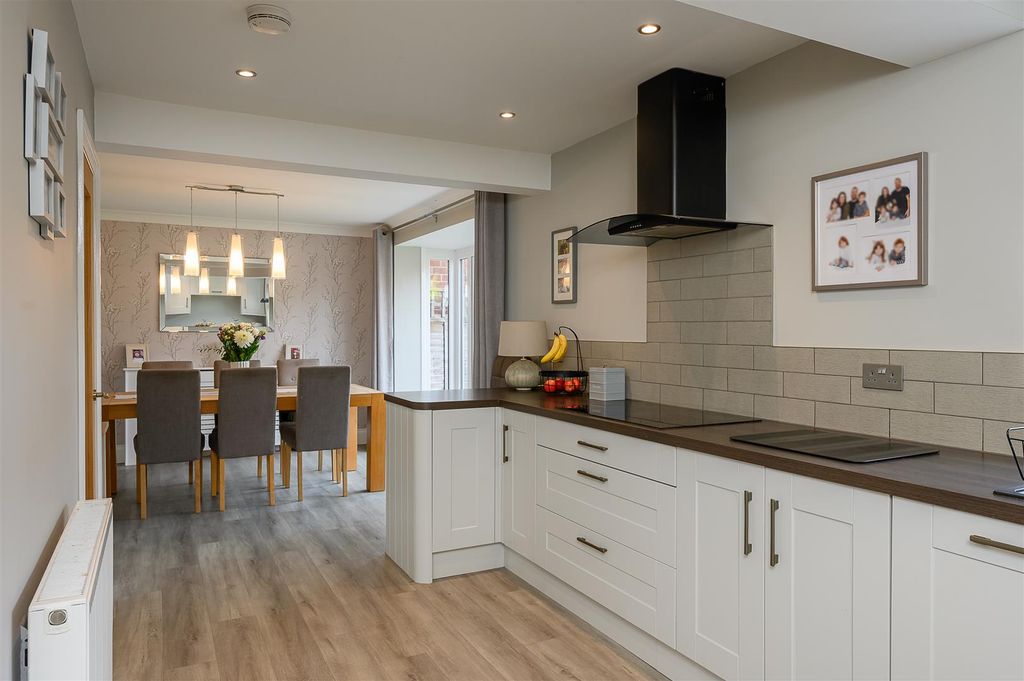 Property photo 2 of 16 Kitchen Diner