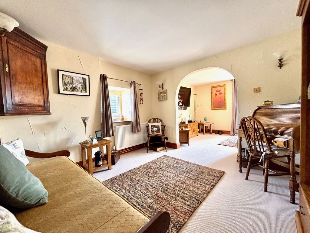 Property photo 3 of 11