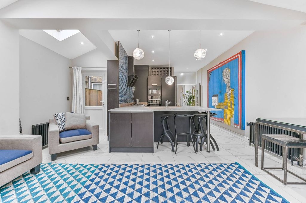 Property photo 3 of 20