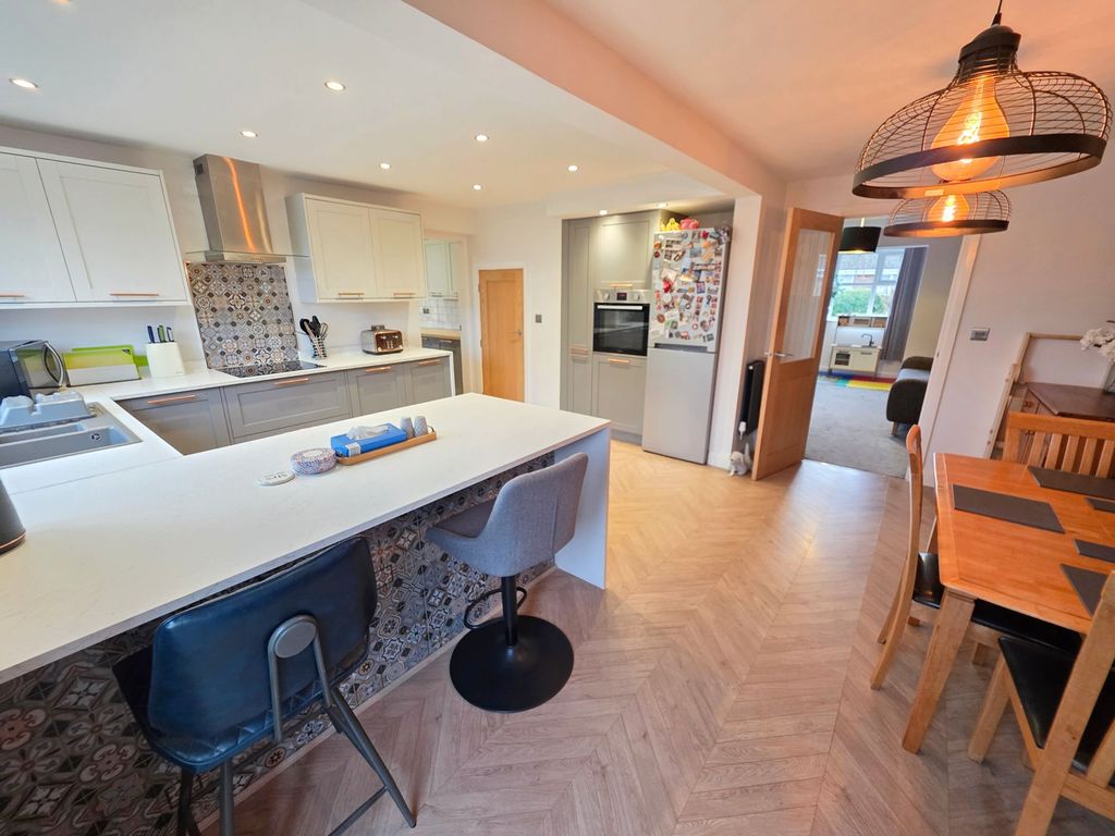 Property photo 2 of 27