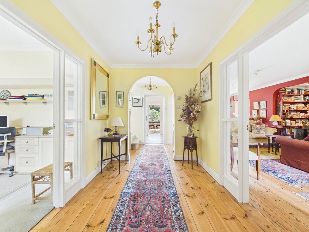 Property photo 2 of 31