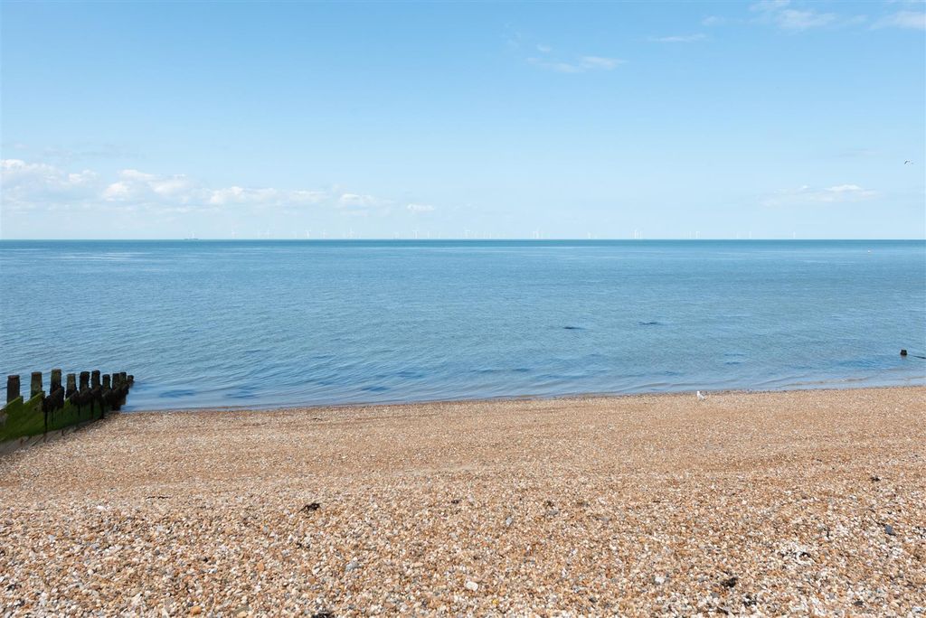 Property photo 2 of 13 Tankerton East, Tankerton, Whitstable