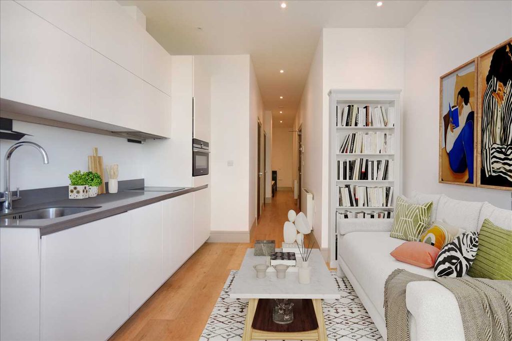 Property photo 2 of 9 Kitchen