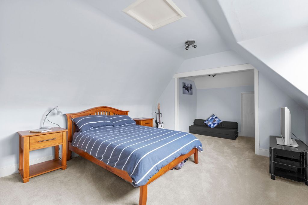 Additional image 20 of 5 bed detached house for saleAmersham Road, High Wycombe HP13