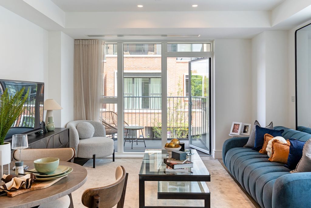 Property photo 2 of 16 93441_Empire House Apartment  (3)_Low.Jpg