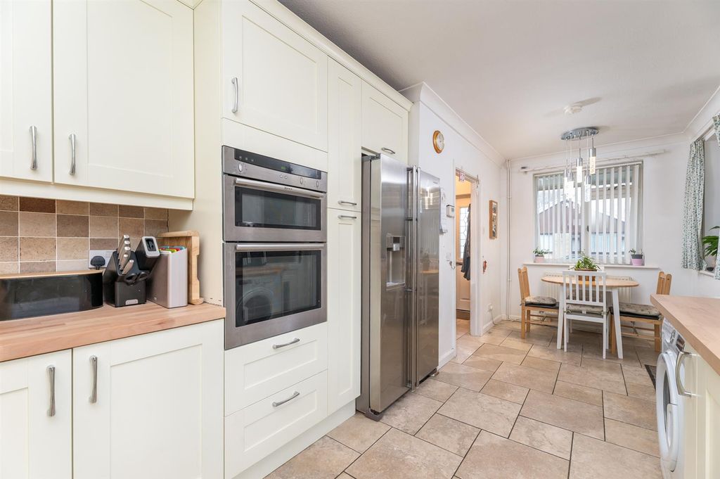 Property photo 3 of 29 Kitchen