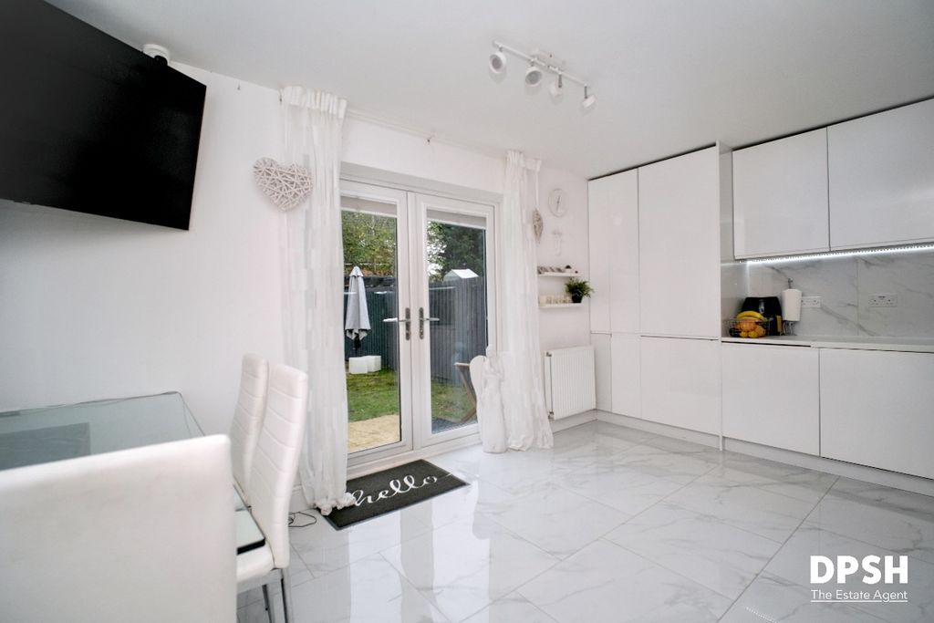 Property photo 3 of 25